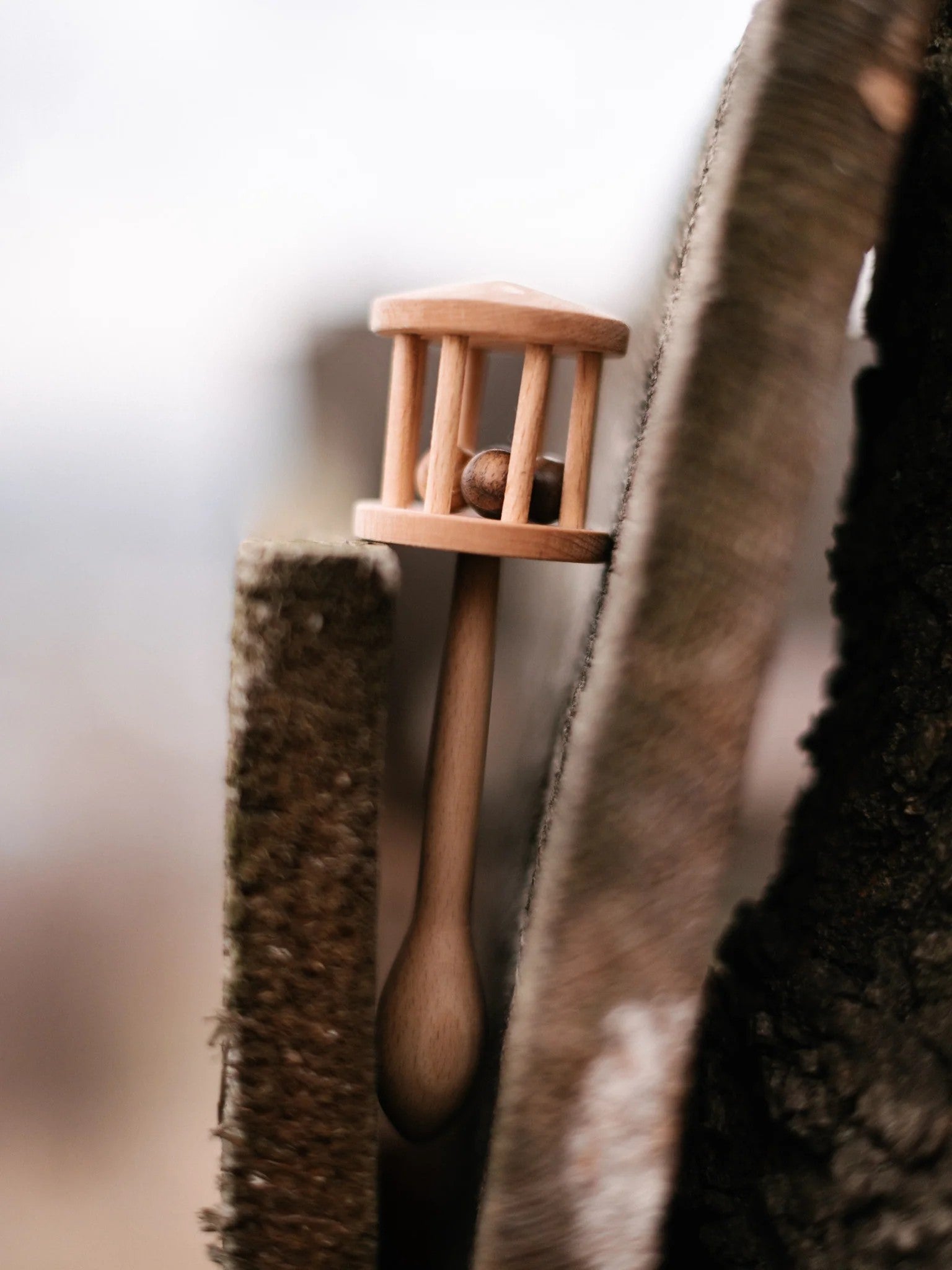 hochet en bois montessori
