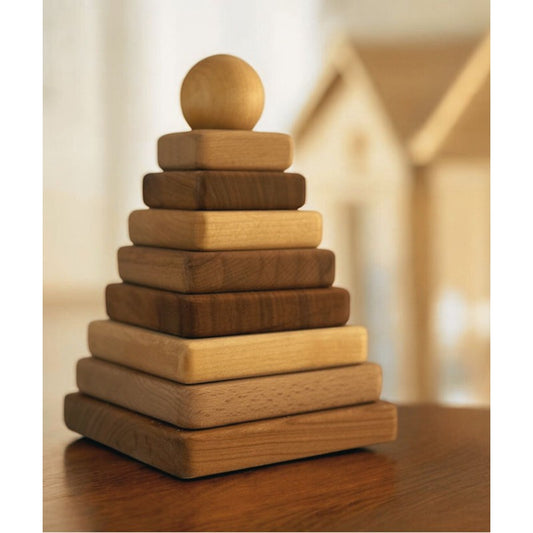 pyramide carrée en bois naturel